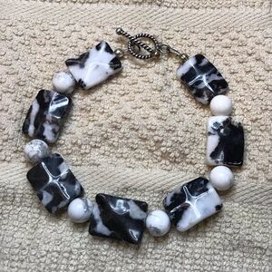 Black & White Marbled Bead Bracelet - Handmade by Eveyln